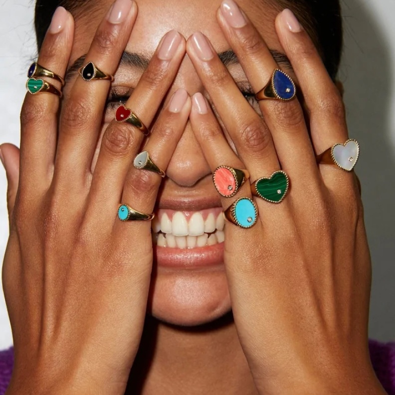 مجوهرات ذهب وأحجار نصف كريمة لأناقة يناير