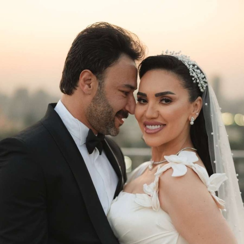 مي فاروق أحدث عروس في الوسط الفني بتصاميم مجوهرات كلاسيكية