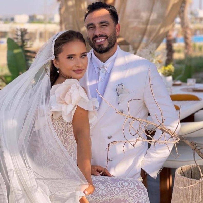 نيللي كريم احتفلت بزفافها السابق بحضور أبنائها.