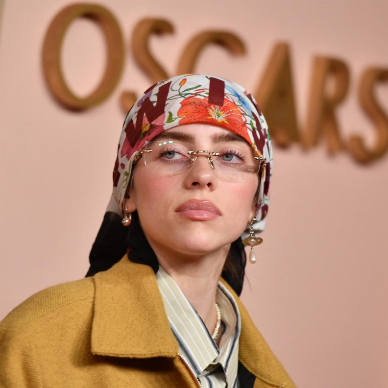 إطلالة Billie Eilish بالمكياج الطبيعي