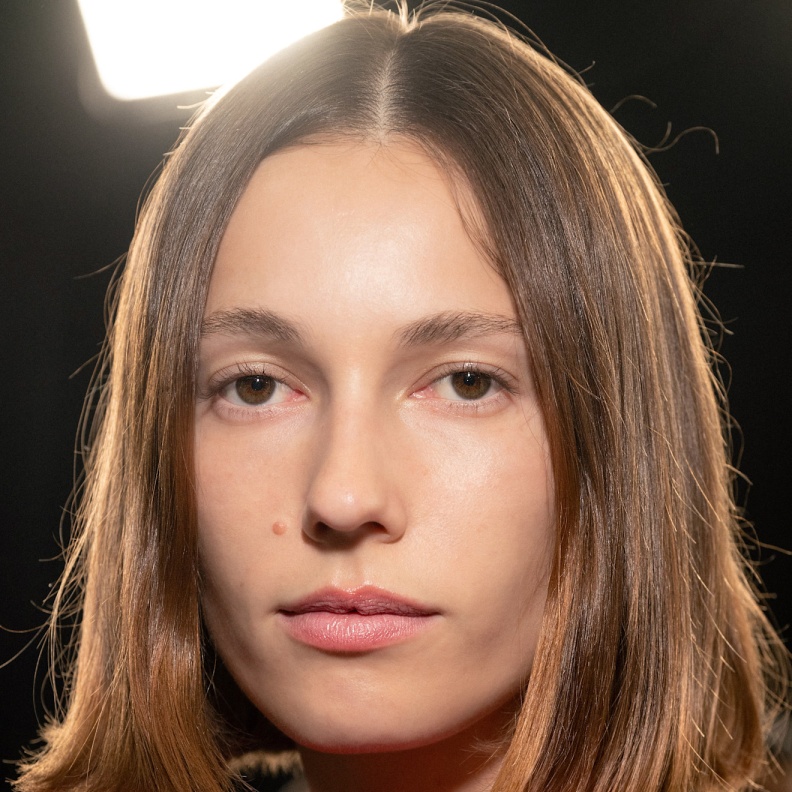 روتين العناية ببشرة الطالبة الجامعية