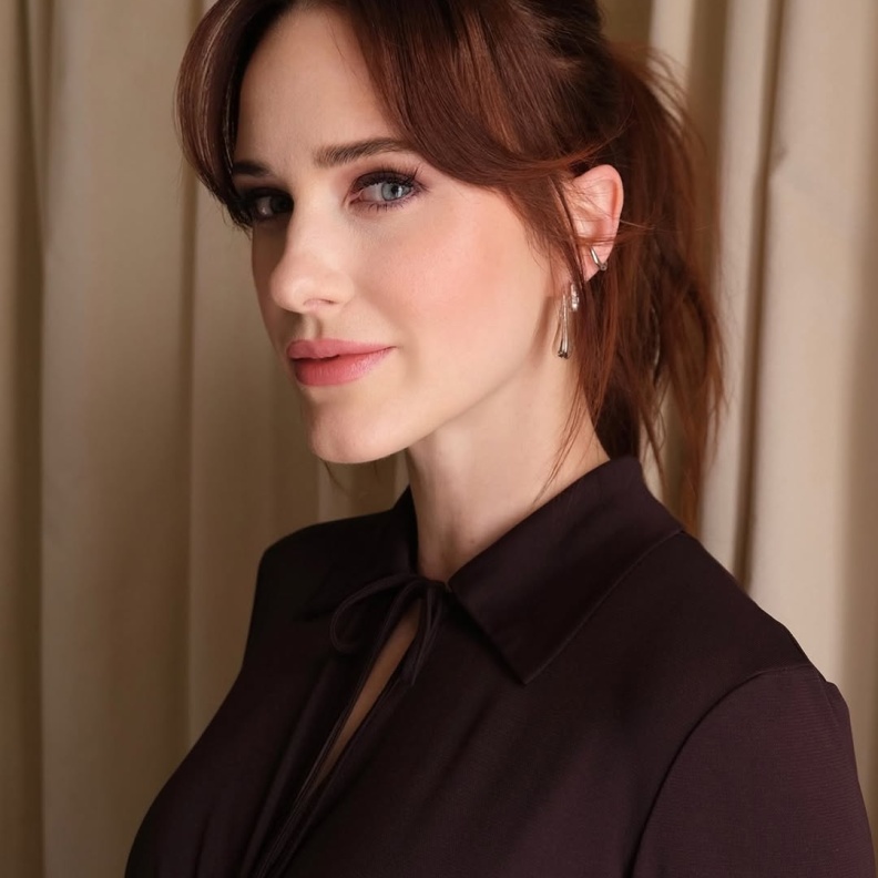 Rachel Brosnahan - صورة من انستغرام Owen Gould