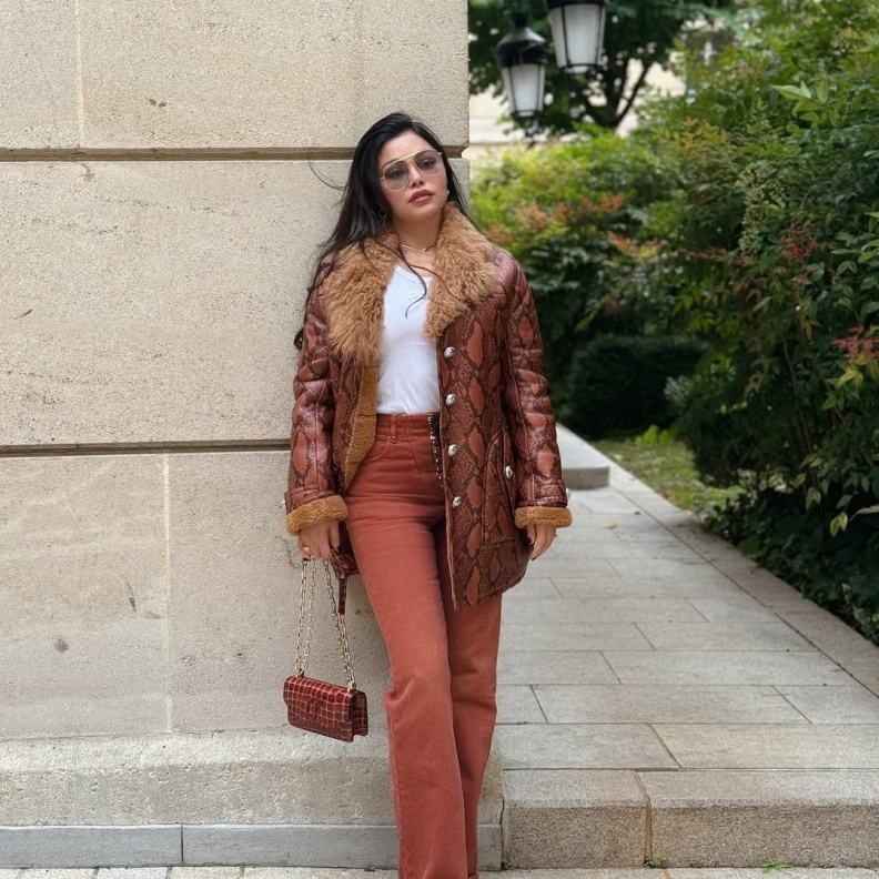 احدث أزياء هيفاء وهبي في جولات أسفارها في شتاء 2025