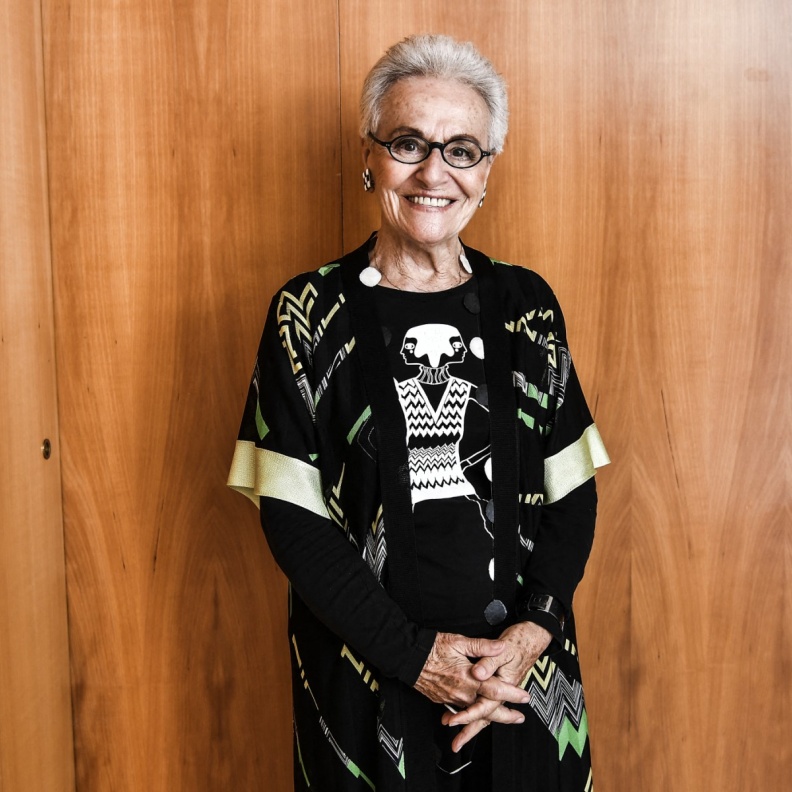 المصممة الإيطالية الراحلة عن عمر يناهز 93 عاماً "روزيتا ميسوني" ، الصورة من AFP