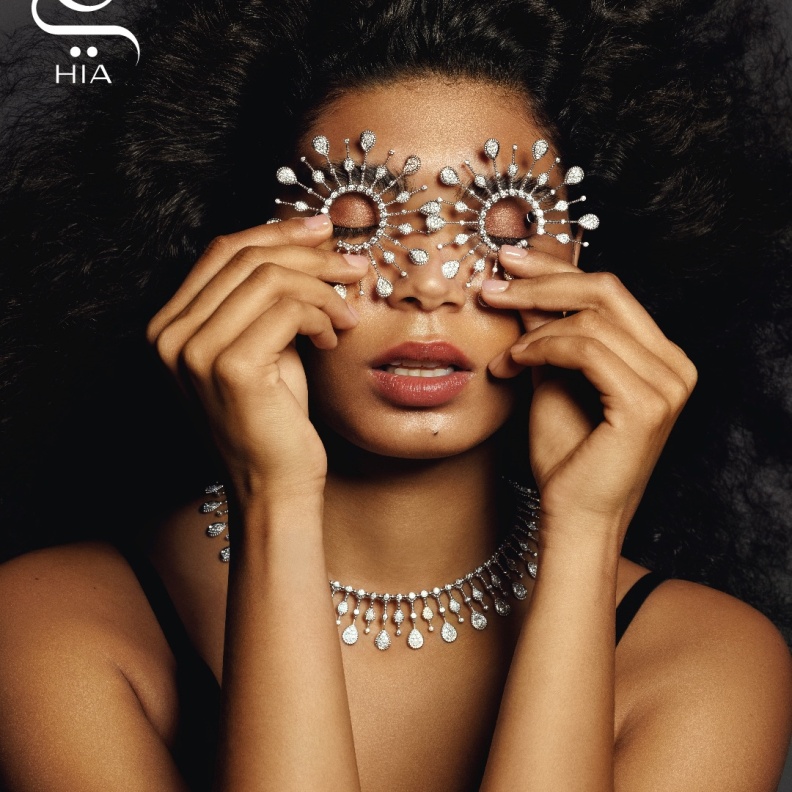 جلسة تصويرية خاصة بـ"هي": الأناقة الخالدة والجرأة الساحرة مع مجوهرات دار "بوشرون"