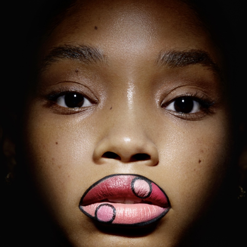 جلسة تصويرية خاصة لـ "هي" من ديور.. فن الشفاه إبداع لا حدود له