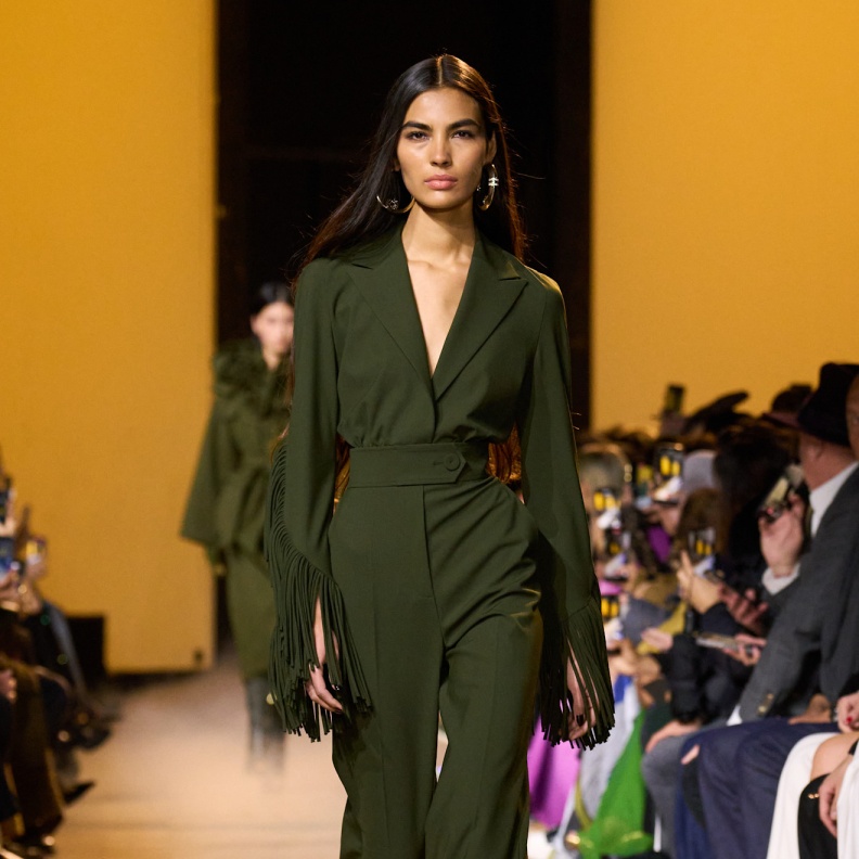 إطلالة من Elie Saab