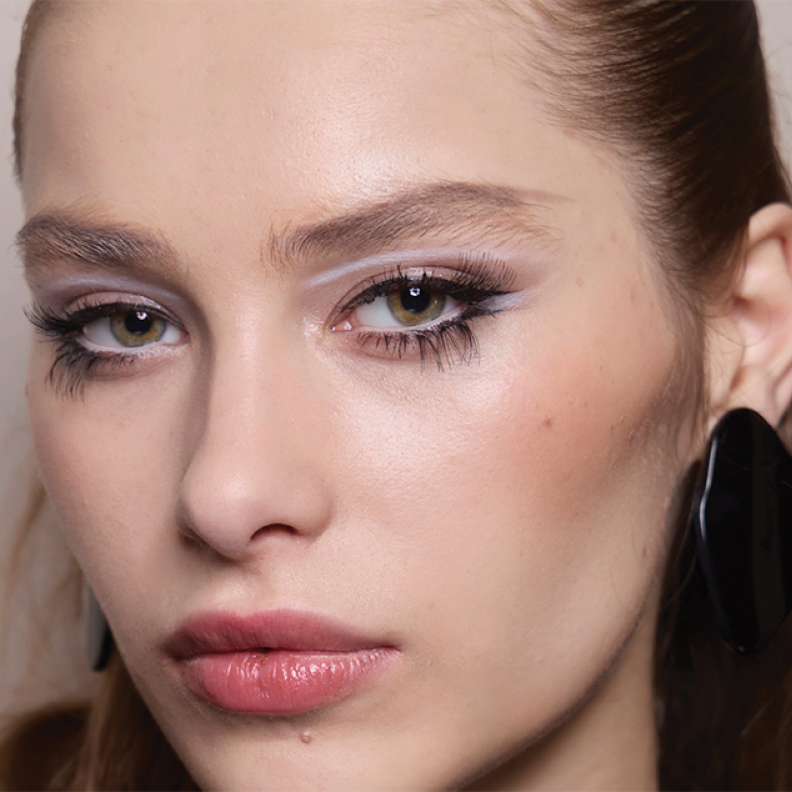 دليلك لاختيار الفرشاة المثالية للماسكارا لتعزيز جمال رموشك