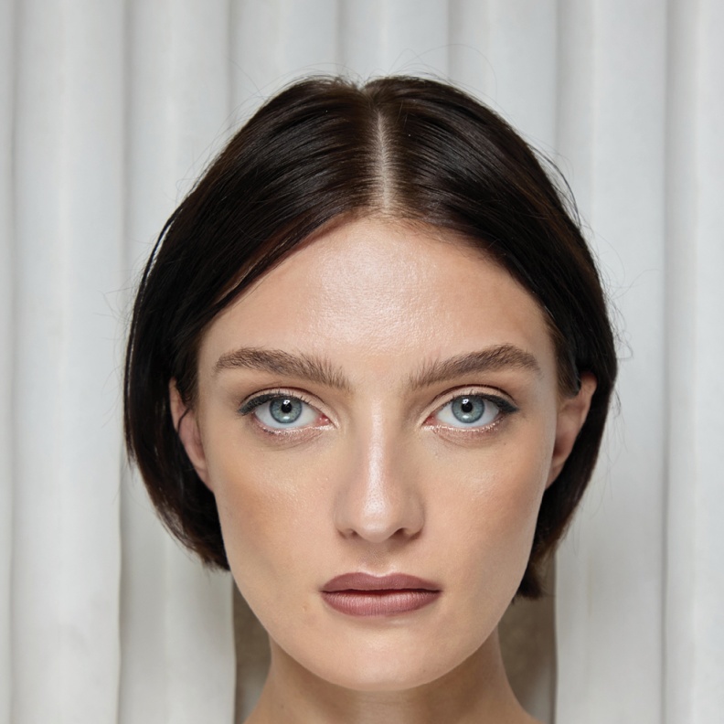 أطلقي شرارة التغيير وجدّدي من مستحضراتك التجميلية هذا الشتاء