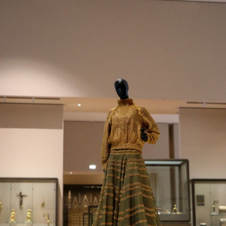 Maison Rabih Kayrouz في معرض الـLouvre الأيقوني