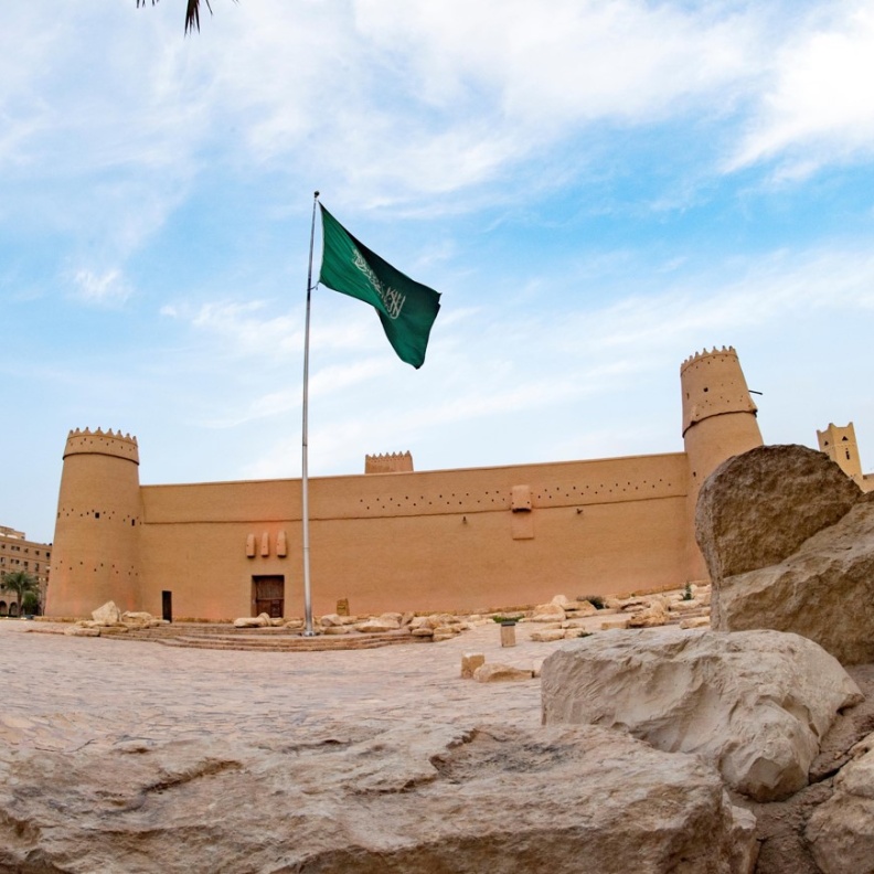 بين أسوار التراث ونسمات التاريخ الأصيل: جولة في أجمل القصور التاريخية السعودية