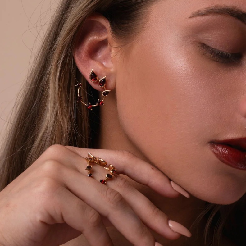 هدايا مولودات يناير بمجوهرات الغارني