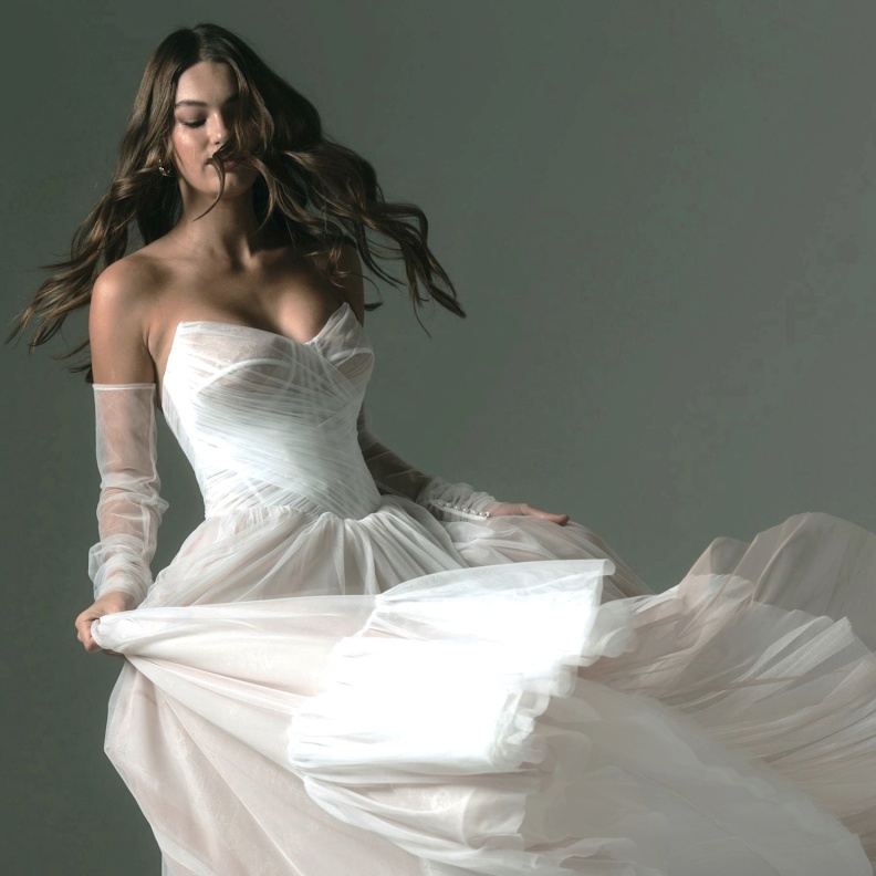 إطلالة عروس مريحة من دار هيرا العالمية