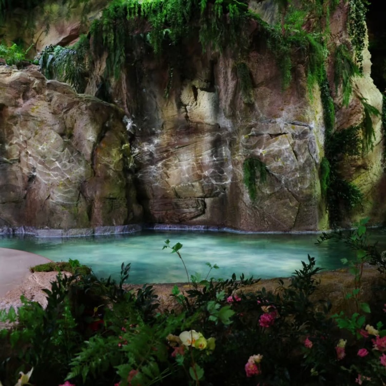 زفاف فخم في الرياض تزين بالشلالات ونوافير المياه