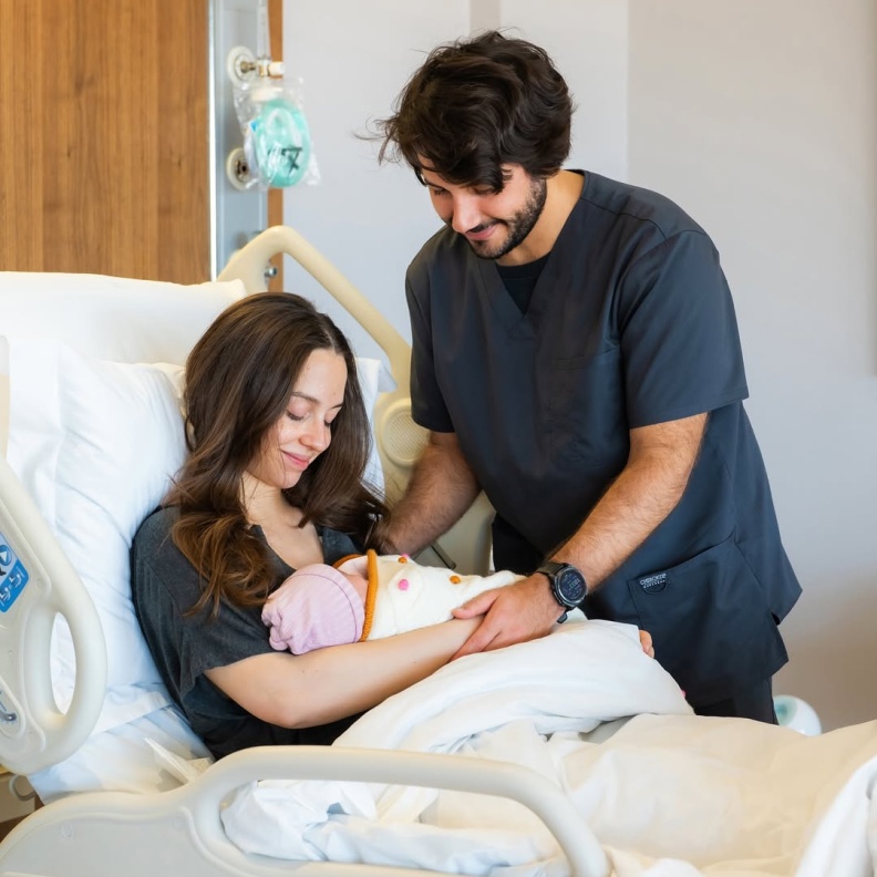 الأميرة إيمان تنجب طفلتها الأولى (1)