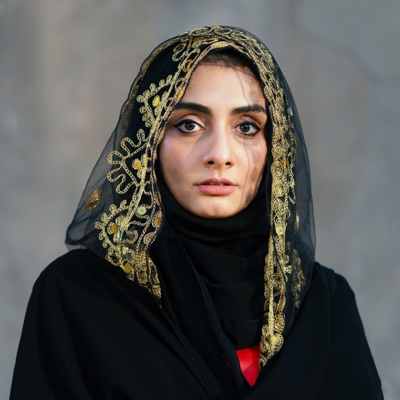  الفنانة فاطمة النمر الصورة خاصة بمجلة هي من تصوير راكان الرحبي