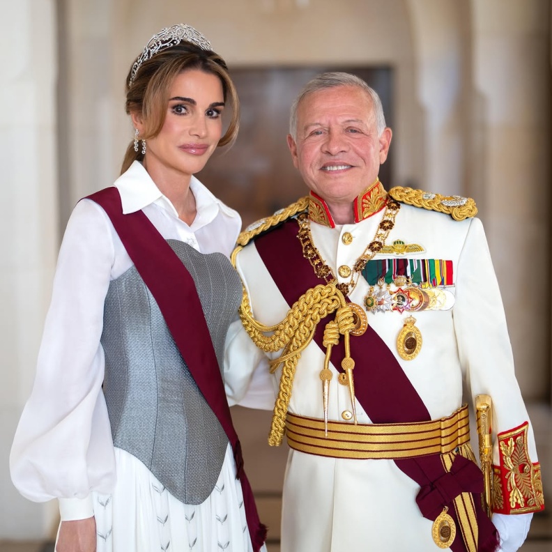 في عيد الحب أجمل صور للملكة رانيا والأميرة رجوة مع العائلة