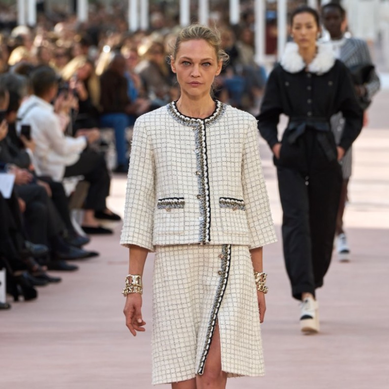 طقم من Chanel مجموعة ربيع صيف 2025 للملابس الجاهزة