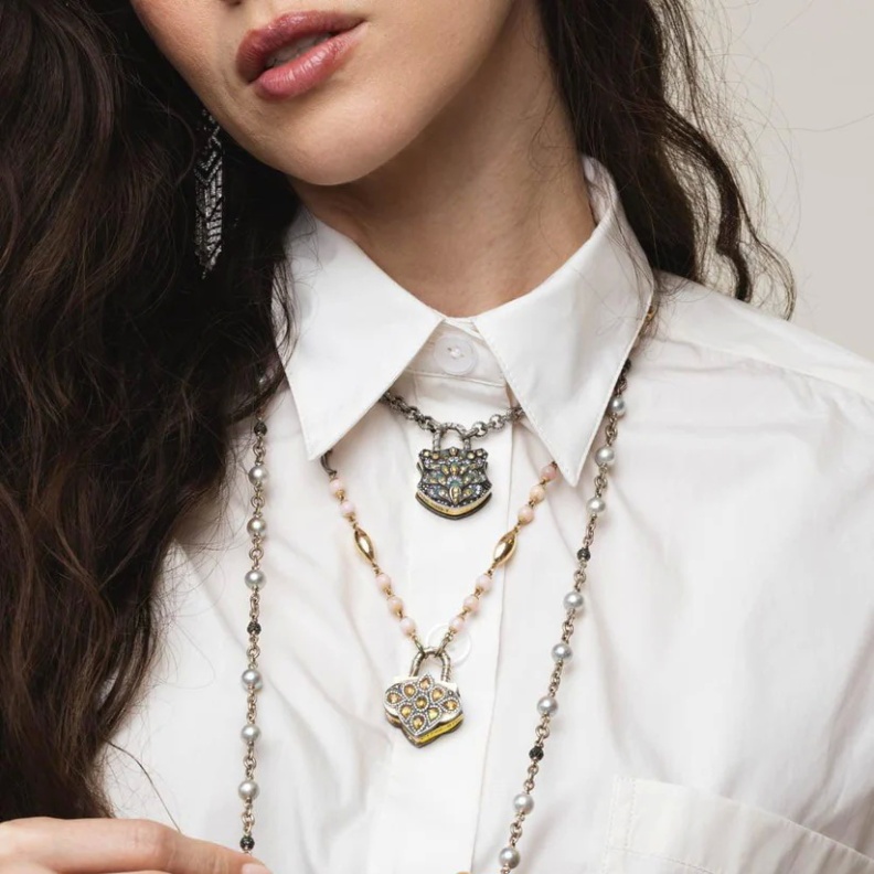 قلادة خنجر من الكوارتز الوردي من SEVAN BICAKCI