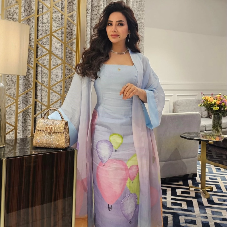 في يوم التأسيس.. تزيّني بتصاميم مجوهرات فارهة مستوحاة من إطلالات نجمات السعودية البرّاقة