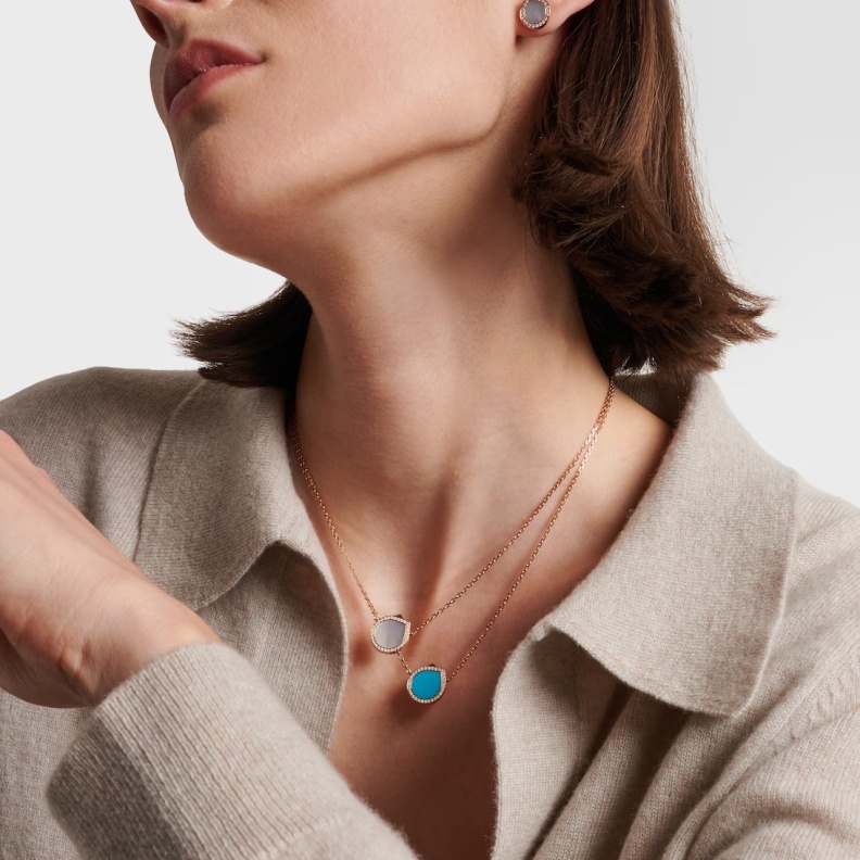 مجوهرات ذهب ناعمة مثالية لأناقتك في افطار رمضان 2025 الصورة من Repossi 