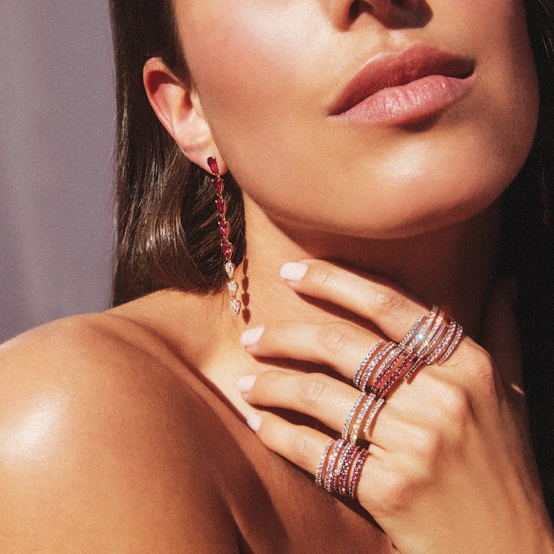 مجوهرات ياقوت أحمر مثالية لاطلالتك الراقية في عيد الحب الصورة من Anita Ko