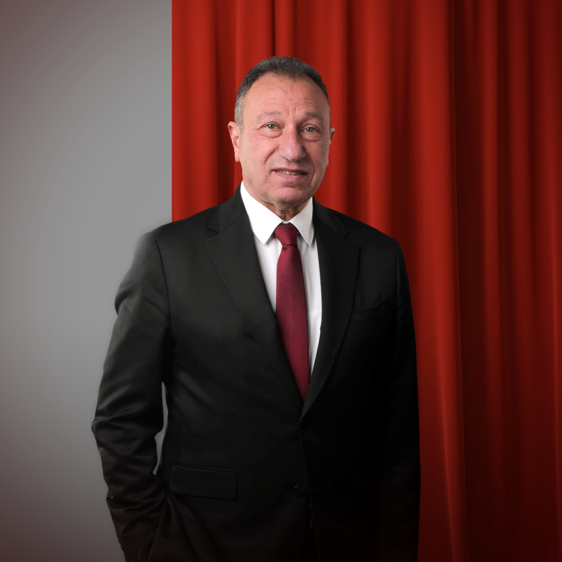 محمود الخطيب يكشف عن مرضه وزوجته نيرفين فريد تبكي متأثرة بكلماته
