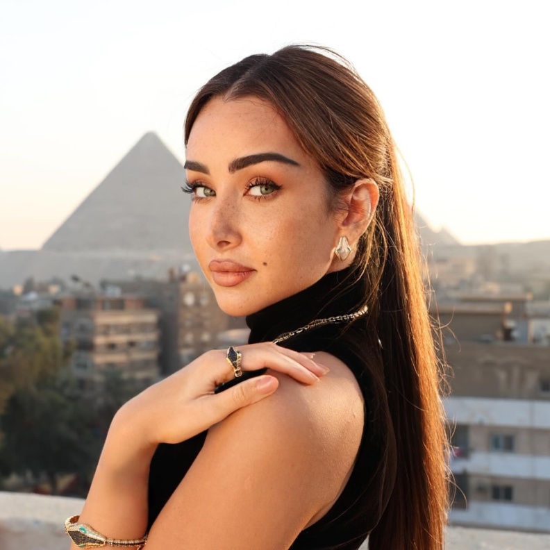 هنا الزاهد سفيرة جديدة لدار مجوهرات إبراهيم القرشي