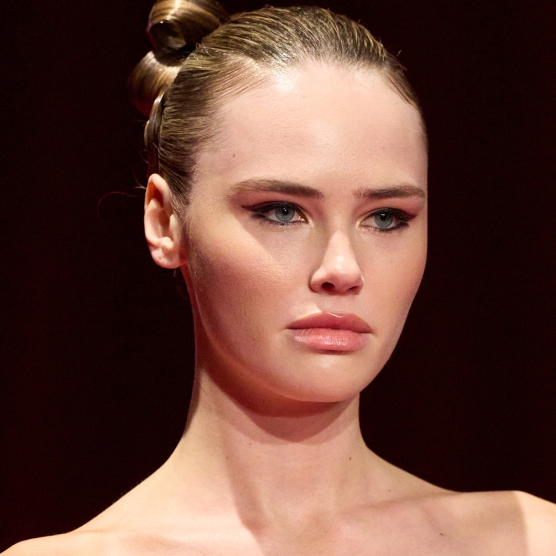 عارضة Siriano