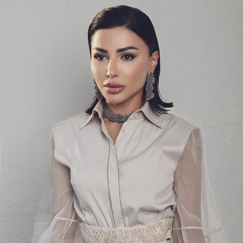 مهيرة عبد العزيز