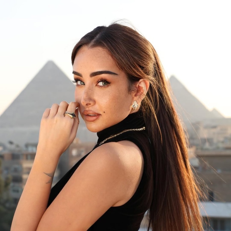 هنا الزاهد صورة من انستغرامها