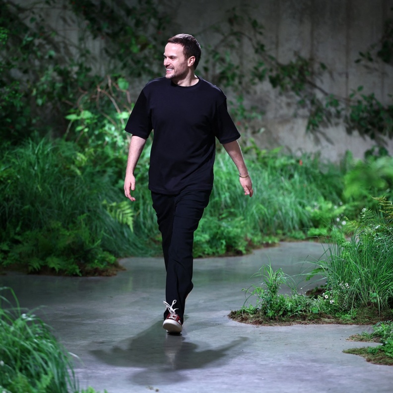 المصمم "ساباتو دي سارنو"