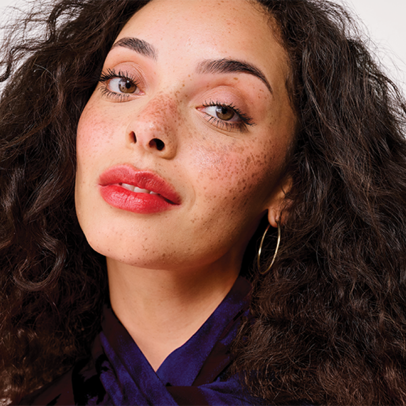 Mighty Fine Brow Pen  لحواجب محددة وممتلئة  من Benefit Cosmetics