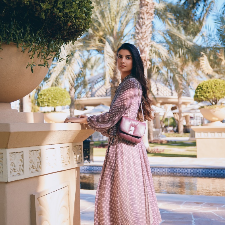 Tommy Hilfiger تكشف عن تشكيلة ربيع 2025 مع حملة إعلانية من بطولة علا فرحات وفيصل الغزّاوي