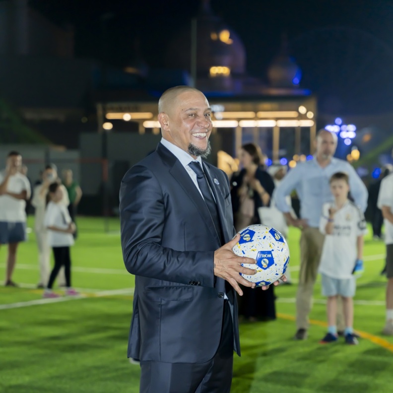 حدث منتظر.. ريال مدريد ورلد في دبي يستضيف أسطورة كرة القدم البرازيلية روبيرتو كارلوس