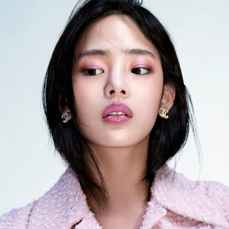  المجموعة الحصرية من مستحضرات المكياج CAMÉLIA FUTURA من CHANEL 