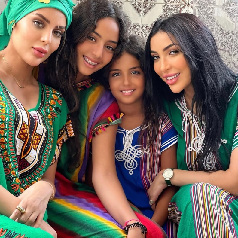 دنيا بطمة وعائلتها