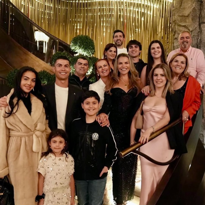 عائلة كريستيانو رونالدو