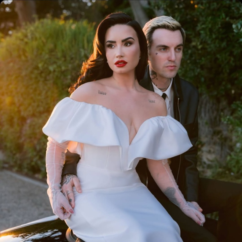 ديمي لوفاتو وجوردن لوتس