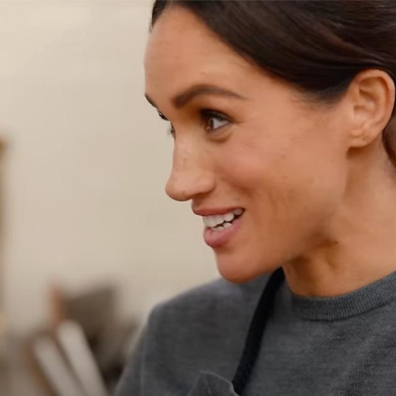 معجبون يقارنون ميغان ماركل بالنجمة باميلا أندرسون