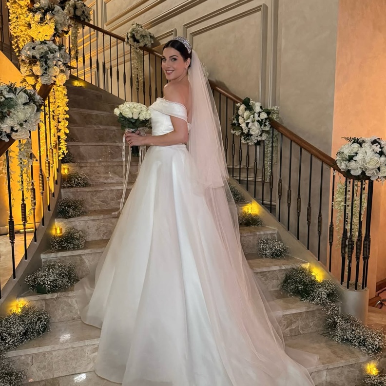 رزان جمال تختتم مسلسل القدر بإطلالة عرائسية ملكية