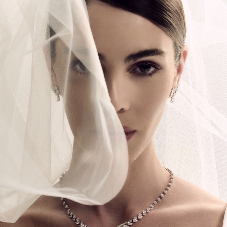 مجوهرات تحكي قصص حب.. مجوهرات "شوميه" تتلألأ في جلسة خاصة بـ"هي" 