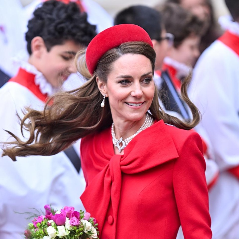 كيت ميدلتون خارج معرض أزياء Dress Codes في قصر كنسينغتون