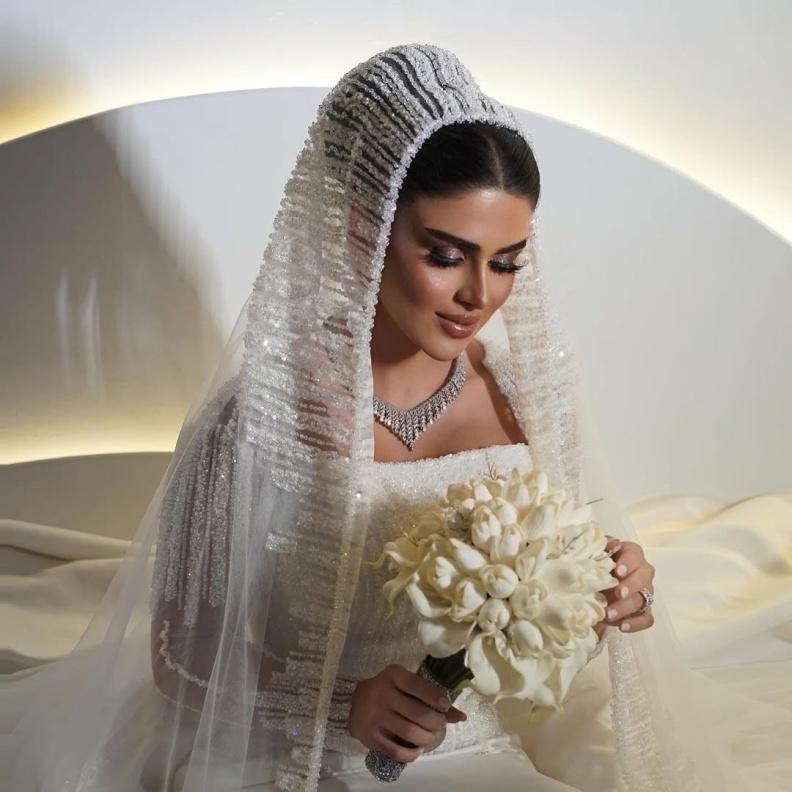 باقة ورد من زينب كرم في مسلسل بيت حمولة