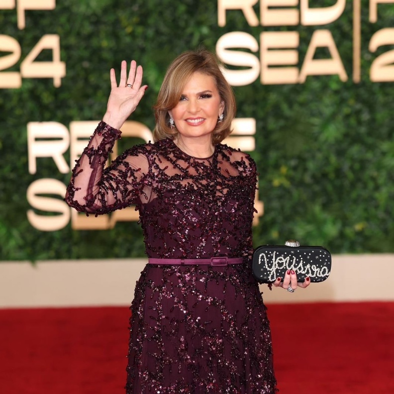 يسرا في عيد ميلادها.. إطلالات متفردة تُبرز أناقتها في أزياء السهرة