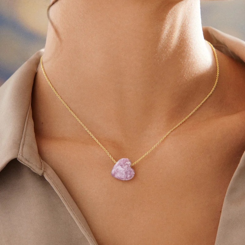 حجر الليبيدوليت في مجوهرات BaubleBar