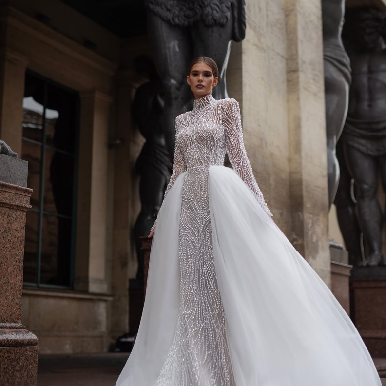 فستان زفاف مشبع باللؤلؤ من دار  Patricia Bridal