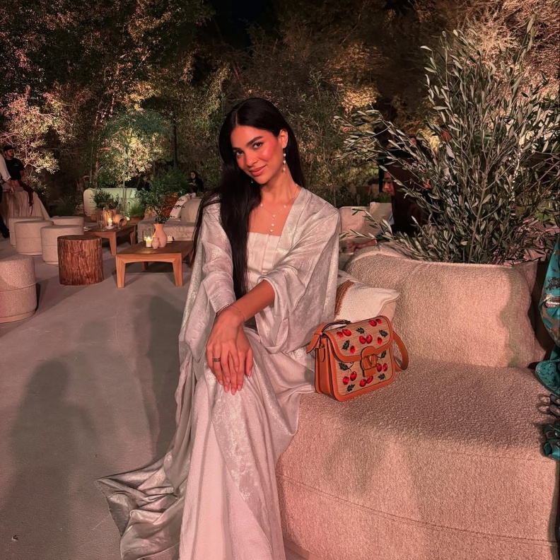 خاص "هي" بالفيديو: المؤثرة موني حاسبيني تختار لك 3 تنسيقات ساحرة في عيد الفطر لإطلالة مميزة! 