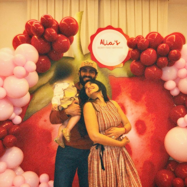 رحمة رياض تحتفل بعيد ميلاد ابنتها