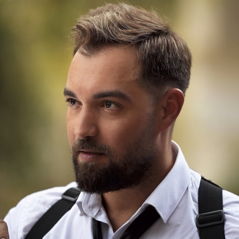 باسل الزارو لـ "هي": نجاح "الشرنقة" فاق التوقعات وانتظروني في فيلم سعودي